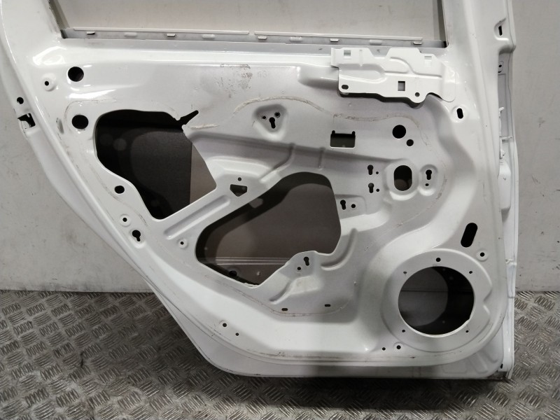 Recambio de puerta trasera izquierda para peugeot 308 sw active referencia OEM IAM 9805267180  