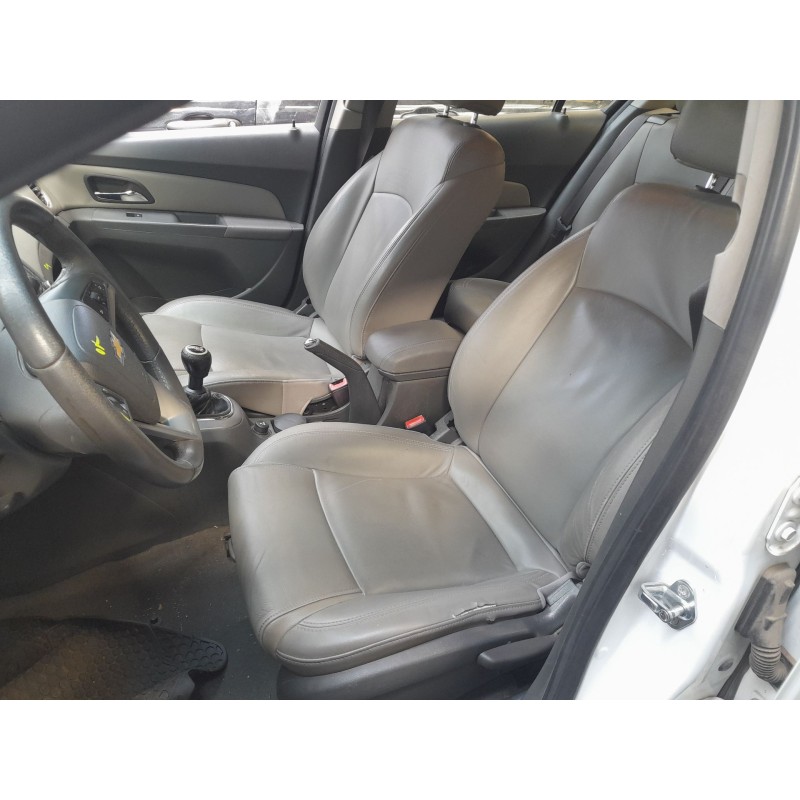 CHEVROLET CRUZE (J300) - imagen 4