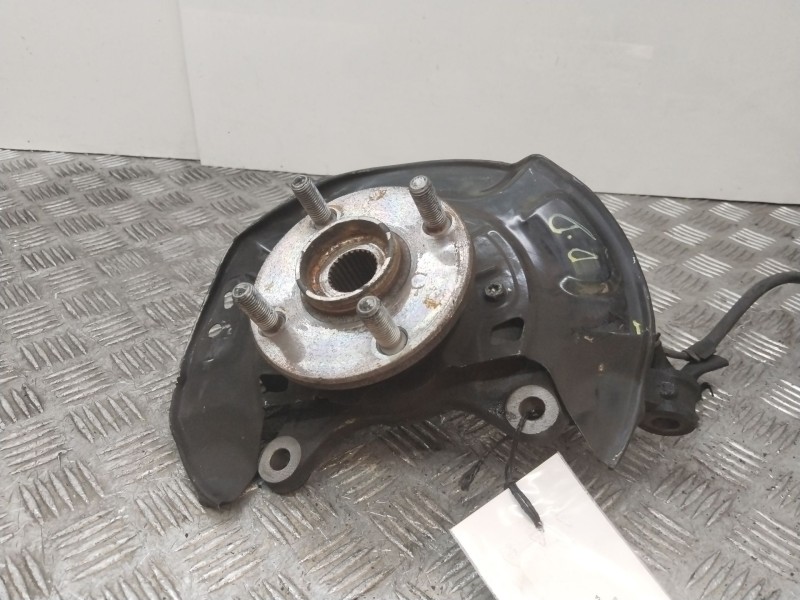 Recambio de mangueta delantera derecha para toyota yaris hybrid active referencia OEM IAM 435020D101  