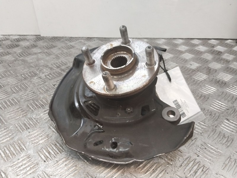 Recambio de mangueta delantera derecha para toyota yaris hybrid active referencia OEM IAM 435020D101  