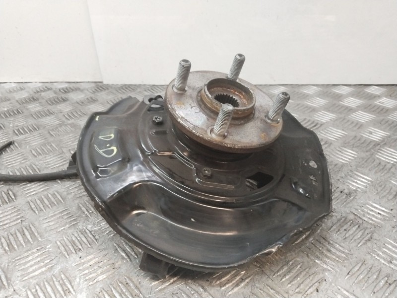 Recambio de mangueta delantera derecha para toyota yaris hybrid active referencia OEM IAM 435020D101  