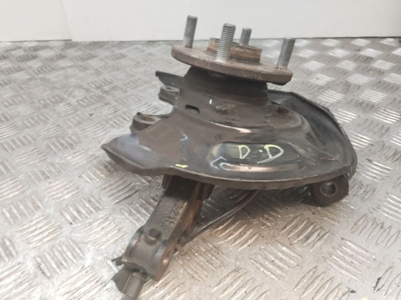 Recambio de mangueta delantera derecha para toyota yaris hybrid active referencia OEM IAM 435020D101  