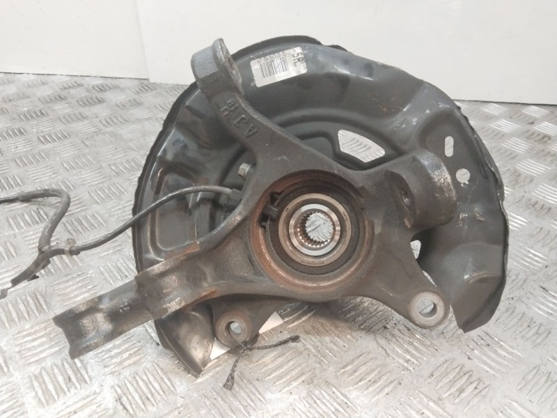 Recambio de mangueta delantera derecha para toyota yaris hybrid active referencia OEM IAM 435020D101  