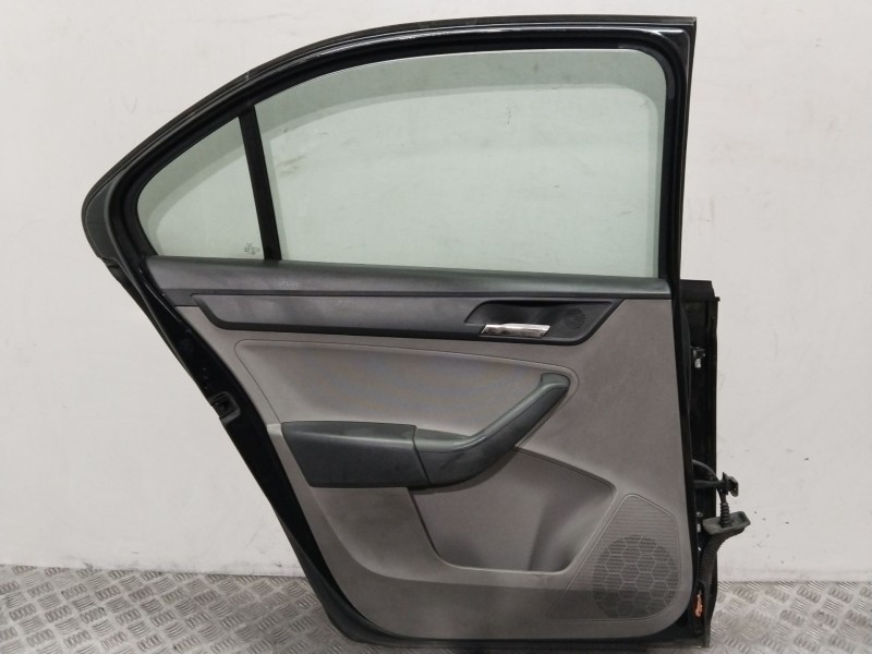 Recambio de puerta trasera derecha para seat toledo (kg3) style referencia OEM IAM 5JA833052C  NEGRO