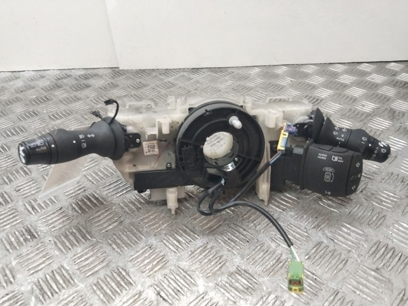 Recambio de mando multifuncion para renault megane iii berlina 5 p dynamique referencia OEM IAM 255520014R  