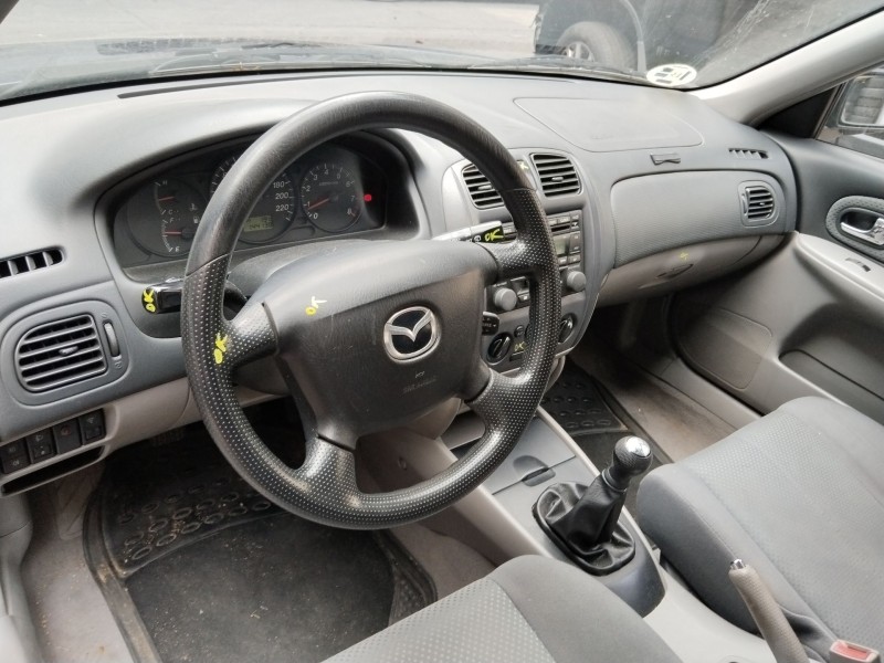mazda 323 f vi hatchback (bj) del año 2001