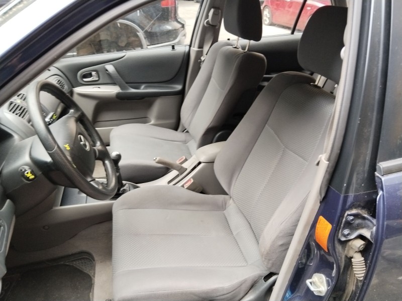 mazda 323 f vi hatchback (bj) del año 2001