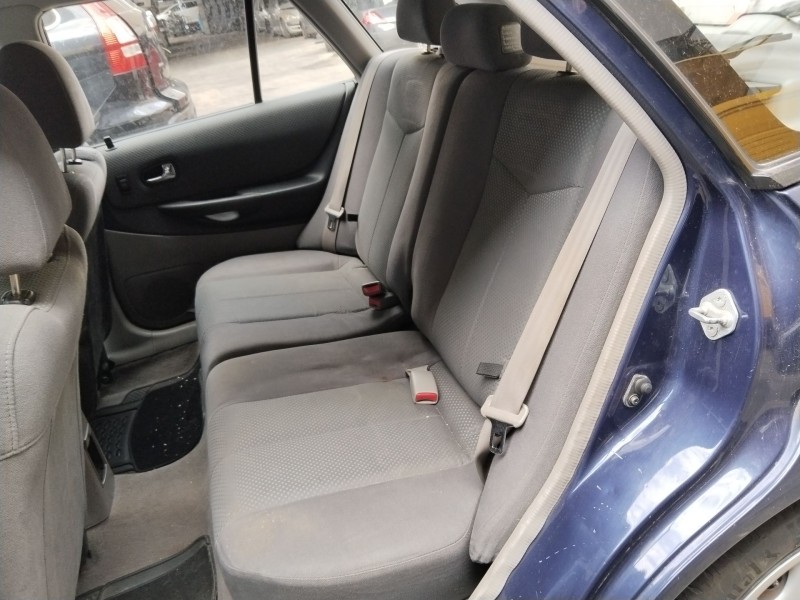 mazda 323 f vi hatchback (bj) del año 2001