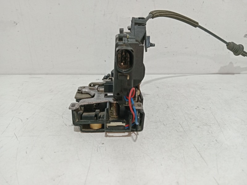 Recambio de cerradura puerta trasera izquierda para volkswagen bora berlina (1j2) trendline referencia OEM IAM 3B4839015AJ  