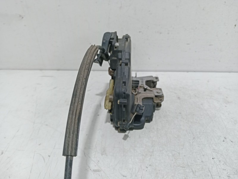 Recambio de cerradura puerta trasera izquierda para volkswagen bora berlina (1j2) trendline referencia OEM IAM 3B4839015AJ  