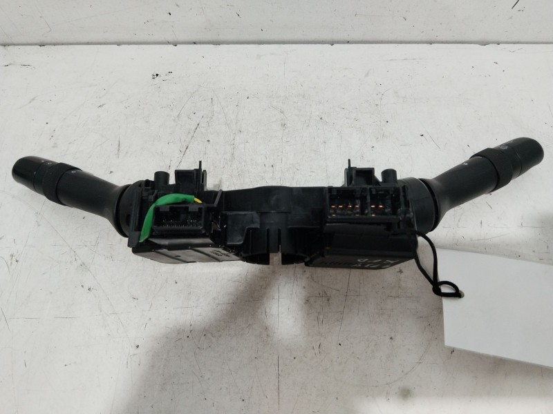 Recambio de mando multifuncion para toyota yaris hybrid active referencia OEM IAM 17F938  17F936