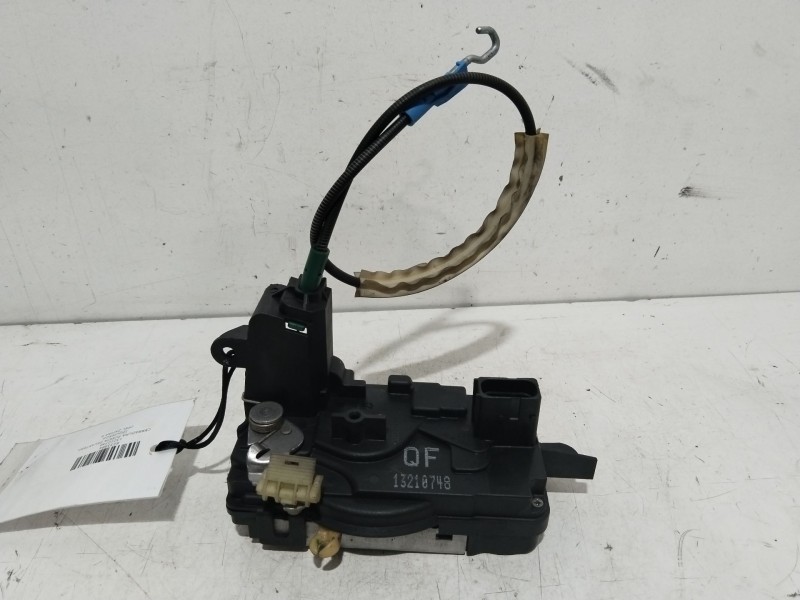 Recambio de cerradura puerta delantera izquierda para opel zafira b 1.9 cdti referencia OEM IAM 13210748  