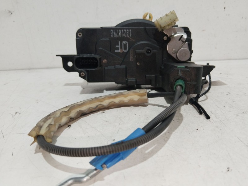 Recambio de cerradura puerta delantera izquierda para opel zafira b 1.9 cdti referencia OEM IAM 13210748  