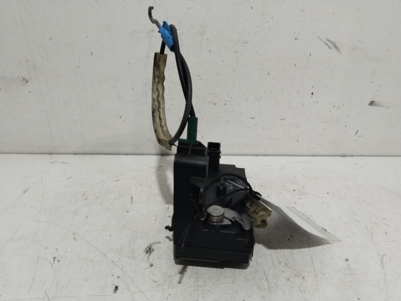 Recambio de cerradura puerta delantera izquierda para opel zafira b 1.9 cdti referencia OEM IAM 13210748  
