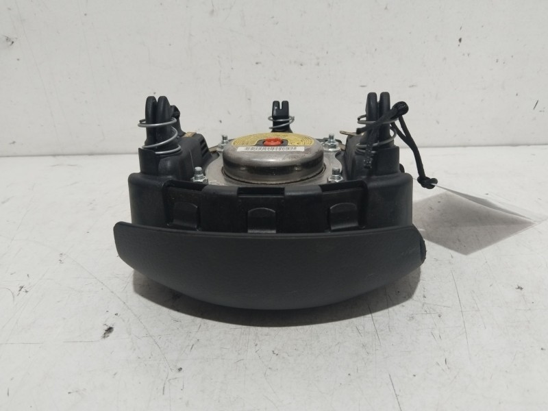 Recambio de airbag delantero izquierdo para toyota yaris hybrid active referencia OEM IAM 451300D630C0  