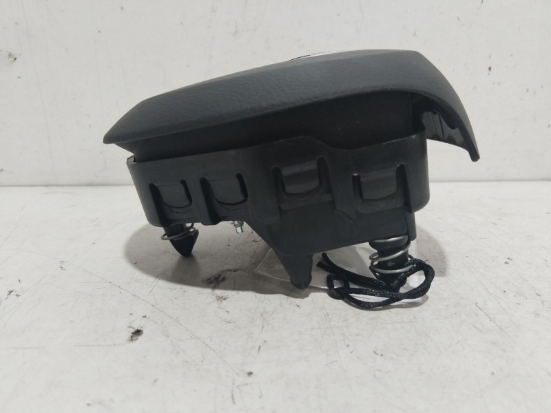 Recambio de airbag delantero izquierdo para toyota yaris hybrid active referencia OEM IAM 451300D630C0  
