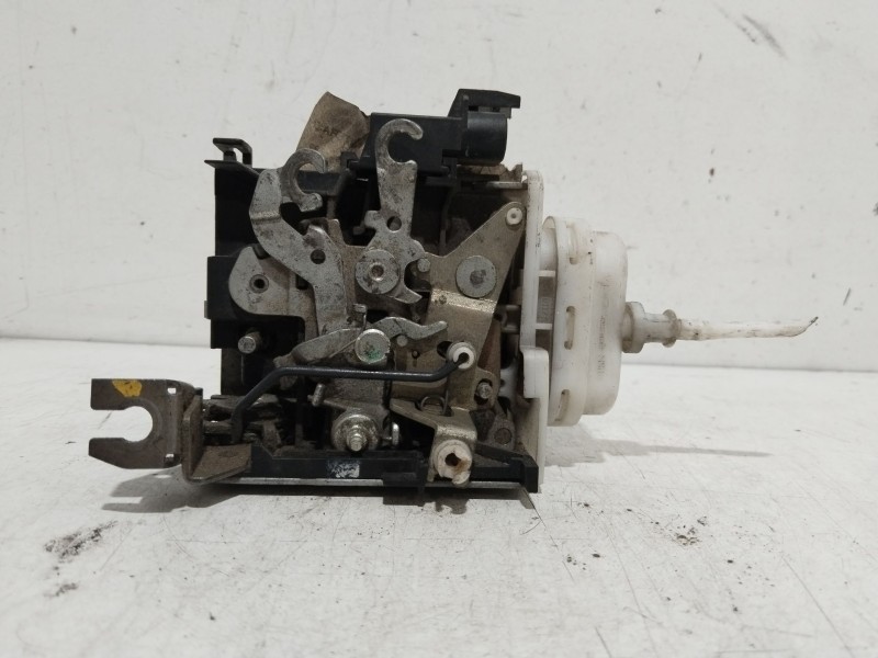 Recambio de cerradura puerta delantera derecha para audi a4 avant (b5) 1.9 tdi referencia OEM IAM 8D1837016F  