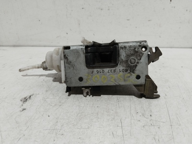 Recambio de cerradura puerta delantera derecha para audi a4 avant (b5) 1.9 tdi referencia OEM IAM 8D1837016F  