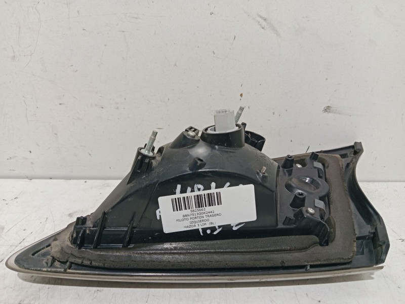 Recambio de piloto porton trasero izquierdo para mazda 3 lim. (bl) active referencia OEM IAM BBN7513G0K2442  