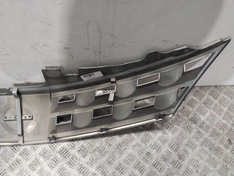 Recambio de rejilla delantera para nissan murano i (z50) 3.5 4x4 referencia OEM IAM 62310CA000  