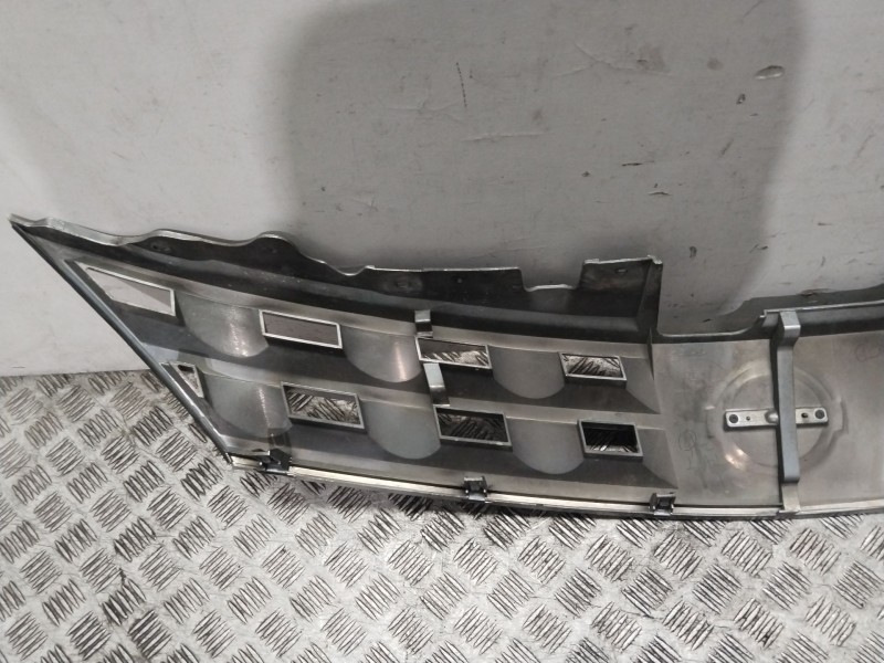 Recambio de rejilla delantera para nissan murano i (z50) 3.5 4x4 referencia OEM IAM 62310CA000  