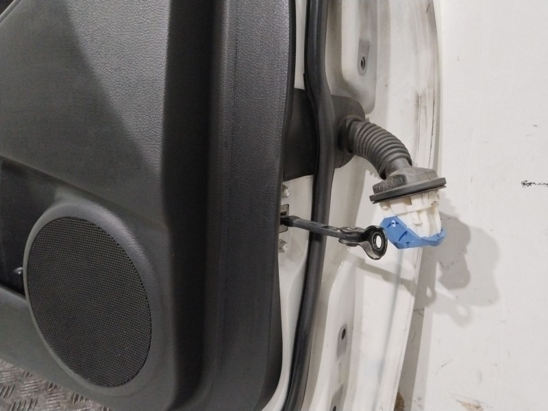 Recambio de puerta delantera izquierda para mazda 3 lim. (bl) active referencia OEM IAM BBY95902XF  BLANCO