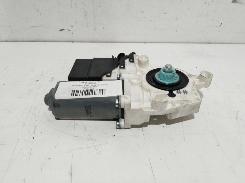 Recambio de motor elevalunas trasero derecho para seat leon (1p1) reference referencia OEM IAM 1K0959704G  