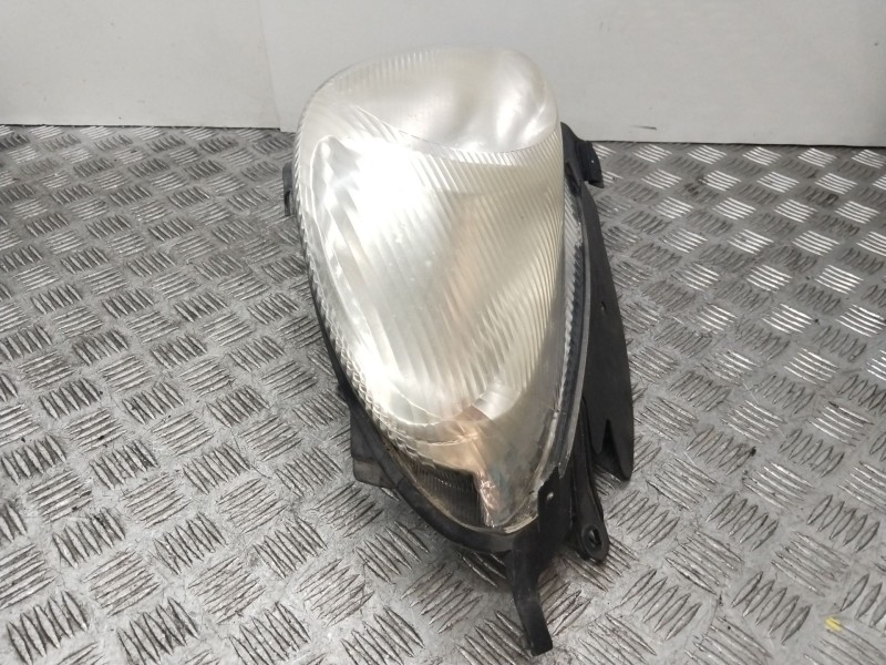 Recambio de faro izquierdo para citroën xsara picasso (n68) 2.0 hdi referencia OEM IAM 89300206  