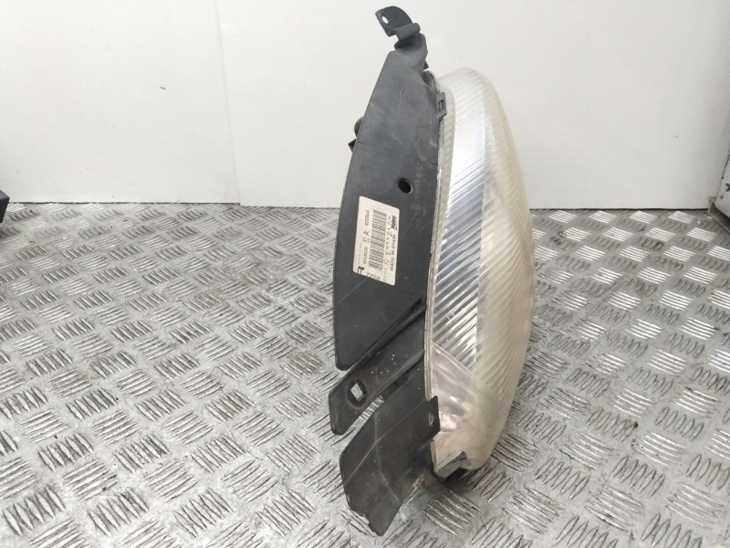Recambio de faro derecho para citroën xsara picasso (n68) 2.0 hdi referencia OEM IAM 89300205  