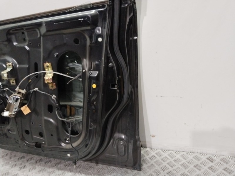 Recambio de puerta delantera derecha para ssangyong rodius i 2.7 xdi referencia OEM IAM 6200421202  NEGRO