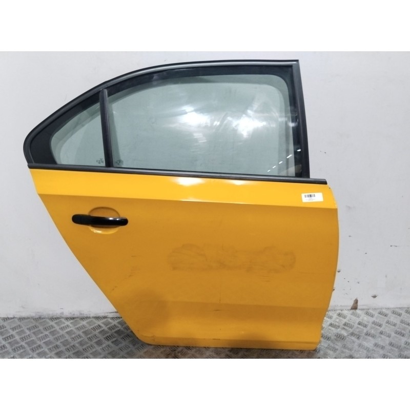 Recambio de puerta trasera derecha para skoda rapid active referencia OEM IAM 5JA833052C  AMARILLO