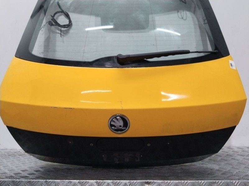 Recambio de porton trasero para skoda rapid active referencia OEM IAM 5JJ827025H  AMARILLO
