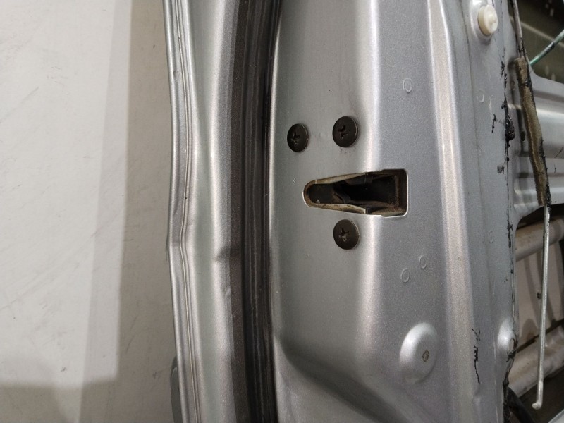 Recambio de puerta delantera izquierda para kia carens 1.6 lx referencia OEM IAM  CREAM GOLD [D8] 