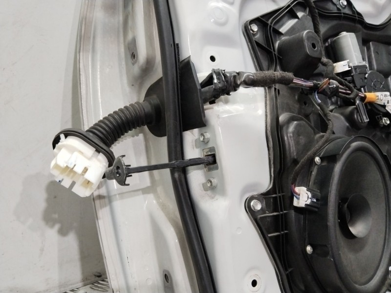 Recambio de puerta delantera derecha para mazda 3 lim. (bl) active referencia OEM IAM BBY95802XF  BLANCO