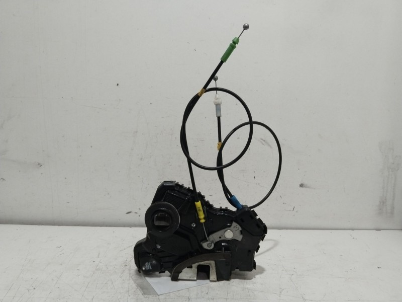 Recambio de cerradura puerta delantera izquierda para toyota auris active referencia OEM IAM 6904002210  