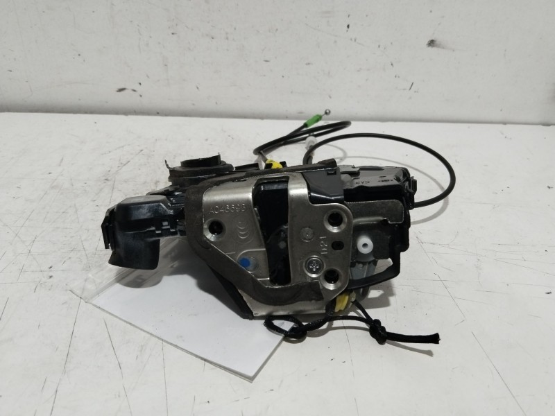 Recambio de cerradura puerta delantera izquierda para toyota auris active referencia OEM IAM 6904002210  