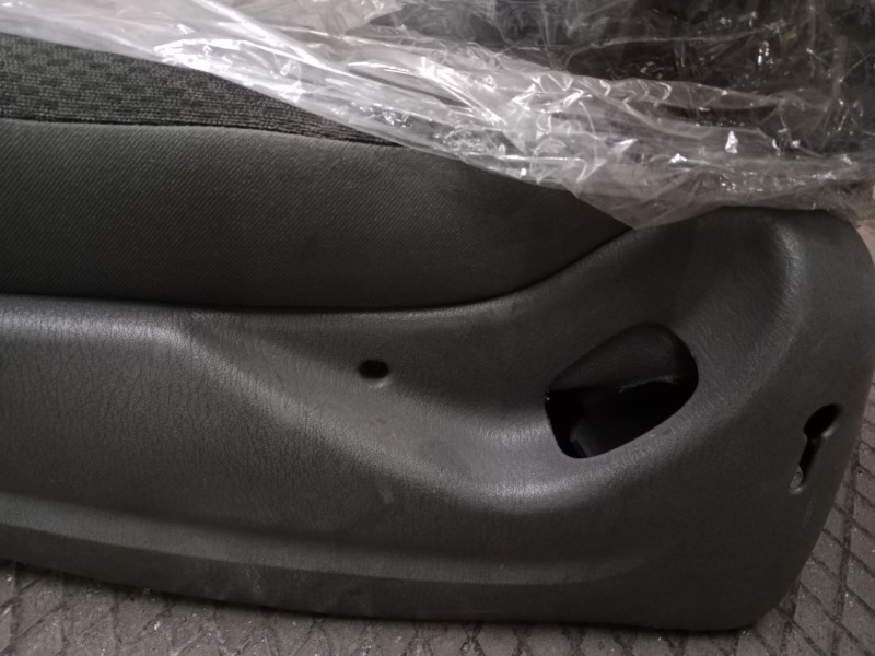 Recambio de asiento delantero derecho para chrysler voyager (rg) 2.8 crd grand voyager limited referencia OEM IAM   