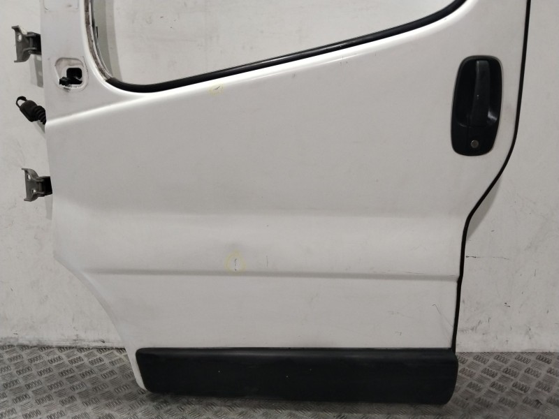 Recambio de puerta delantera izquierda para renault trafic furgón l1h1 2,7t referencia OEM IAM 7751472214  BLANCO
