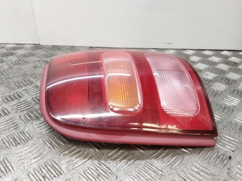 Recambio de piloto trasero derecho para nissan micra ii (k11) 1.0 i 16v referencia OEM IAM 265501F505  