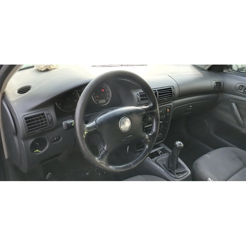 VOLKSWAGEN PASSAT BERLINA (3B3) - imagen 3