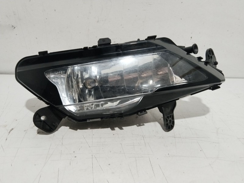 Recambio de faro antiniebla izquierdo para opel insignia berlina sportive referencia OEM IAM 662588537L  