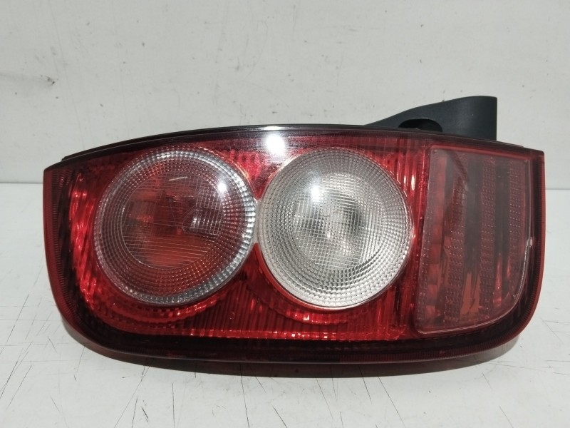 Recambio de piloto trasero izquierdo para nissan micra (k12e) acenta referencia OEM IAM 26555AX720 89030767 