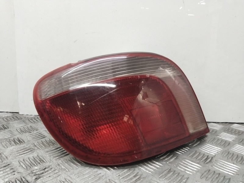Recambio de piloto trasero izquierdo para toyota yaris (_p1_) 1.0 (scp10_) referencia OEM IAM 8155052130  