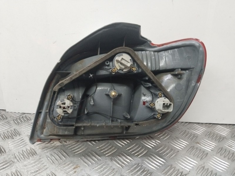 Recambio de piloto trasero izquierdo para toyota yaris (_p1_) 1.0 (scp10_) referencia OEM IAM 8155052130  