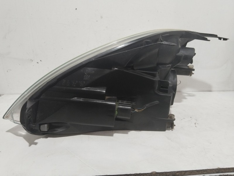 Recambio de faro derecho para ford fiesta (cbk) ambiente referencia OEM IAM 1320348  