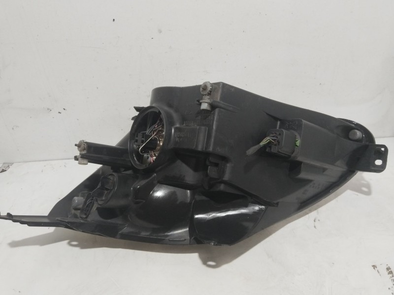 Recambio de faro derecho para ford fiesta (cbk) ambiente referencia OEM IAM 1320348  
