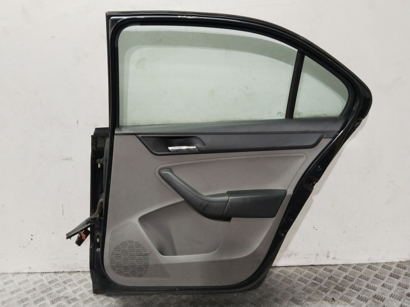 Recambio de puerta trasera derecha para seat toledo (kg3) style referencia OEM IAM 5JA833052C  NEGRO