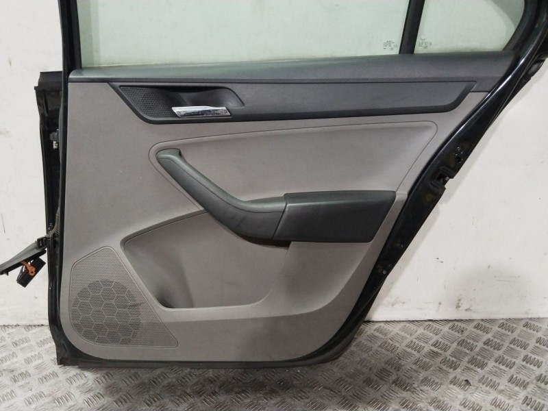 Recambio de puerta trasera derecha para seat toledo (kg3) style referencia OEM IAM 5JA833052C  NEGRO