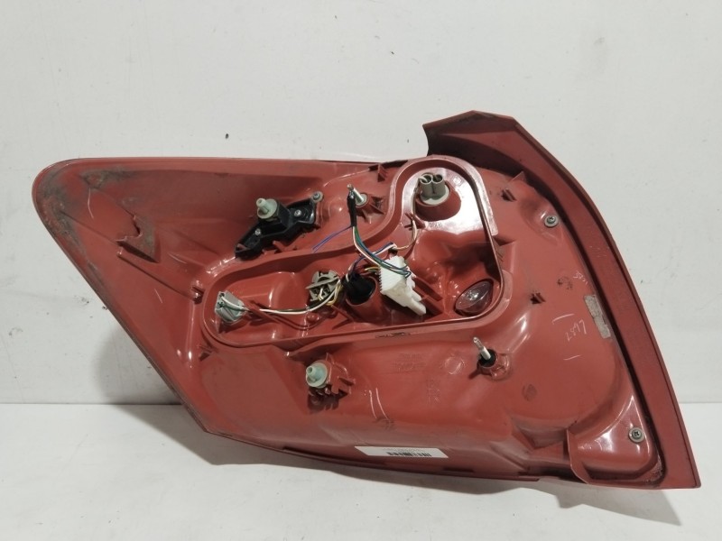 Recambio de piloto trasero derecho para toyota auris (_e18_) 1.8 hybrid (zwe186_) referencia OEM IAM 8155102550  