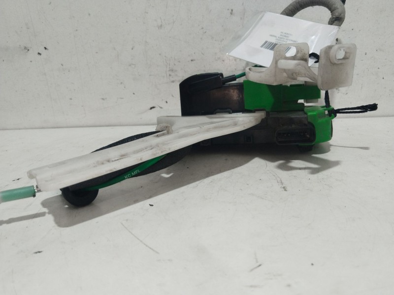 Recambio de cerradura puerta trasera derecha para hyundai i40 cab bluedrive referencia OEM IAM 814203Z000  